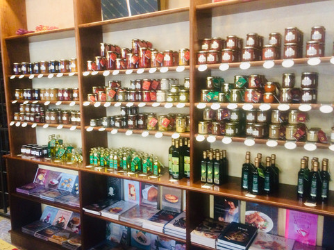 I Piaceri del Gusto-阿尔巴必去景点