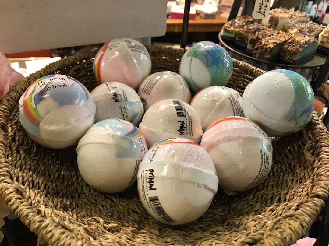 Old Mill Pond Village Shops-Granby必去景点