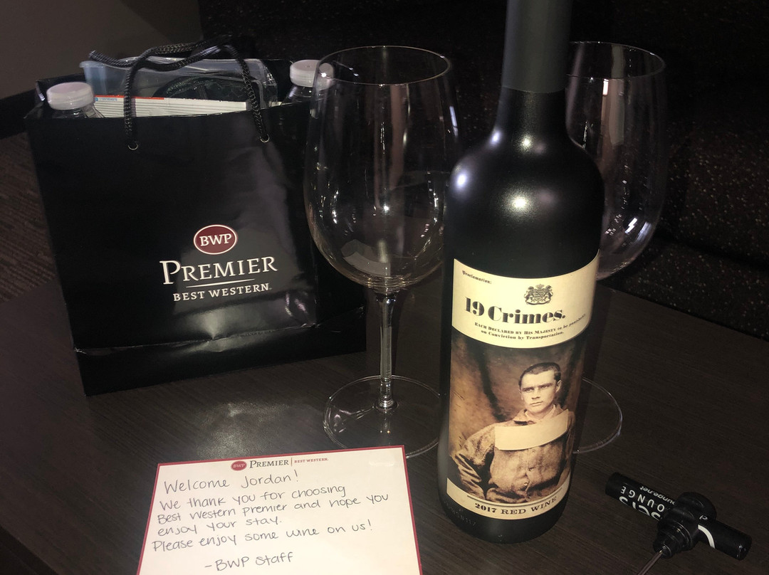 Best Western Premier Crown Chase Inn & Suites主图