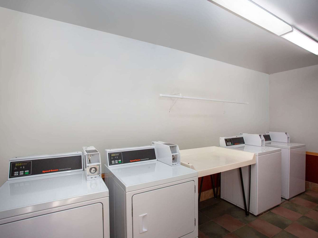 Super 8 by Wyndham Naples主图