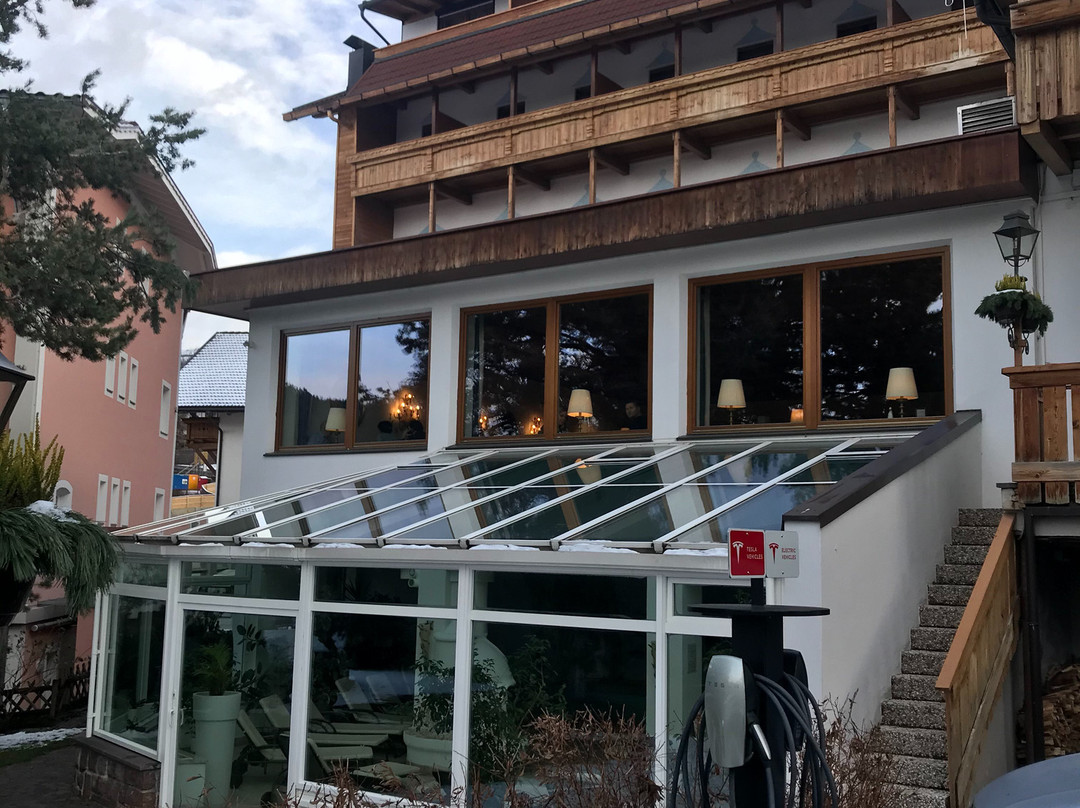 龙胆酒店主图