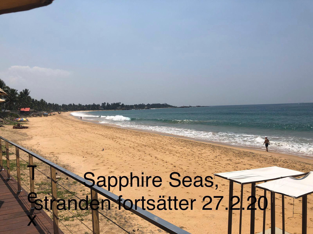 蓝宝石海海滨酒店主图