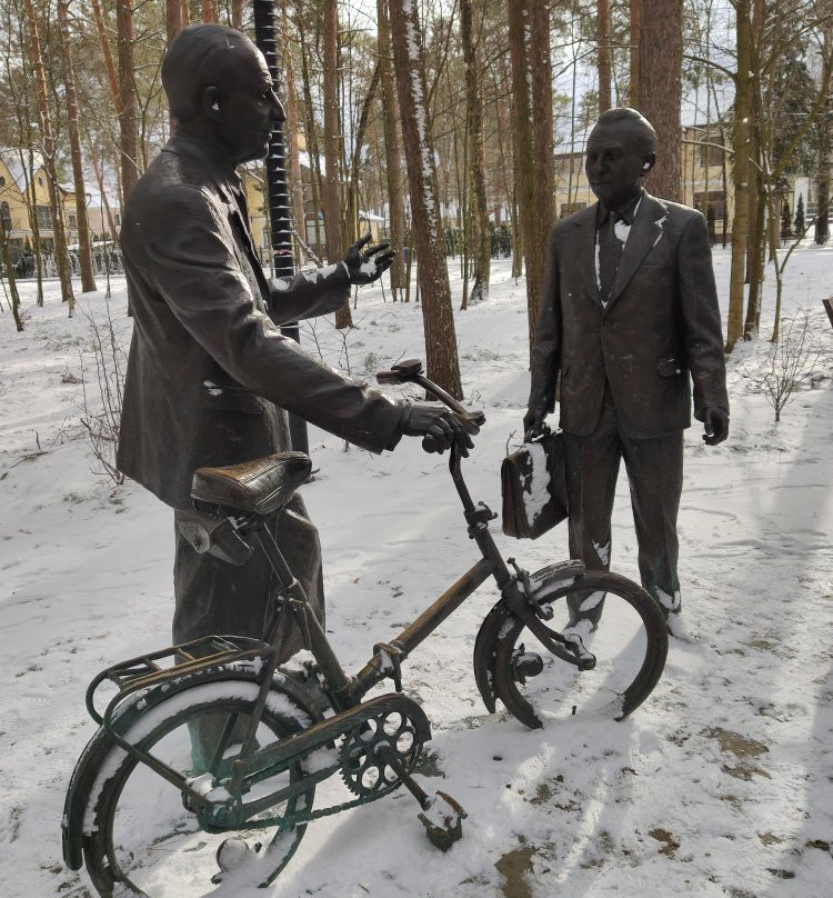 Monument to Pontekorvo and Dzhelepov景点图片