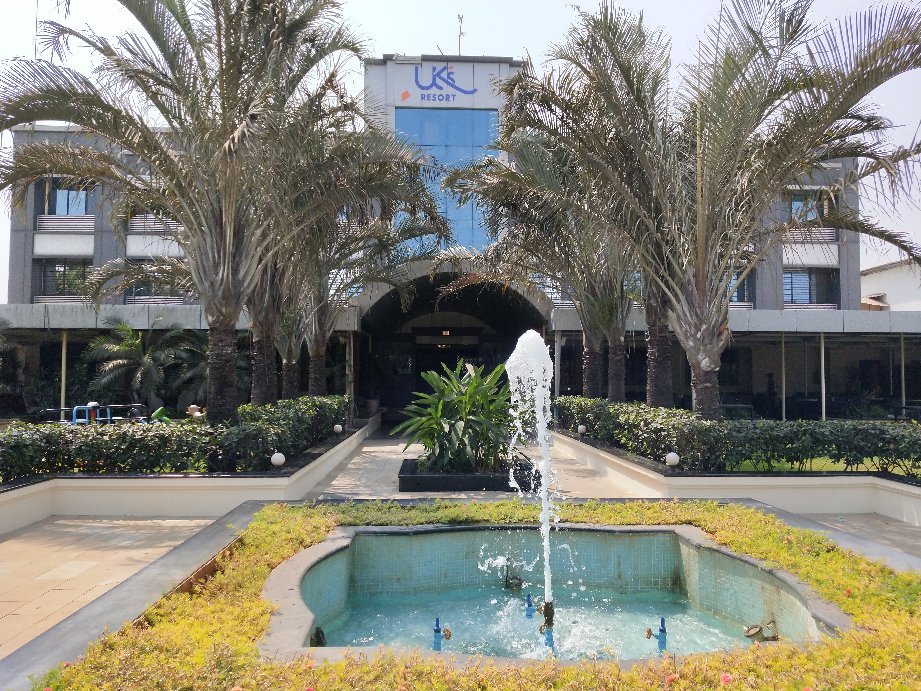 UK's Resort Khopoli-官方