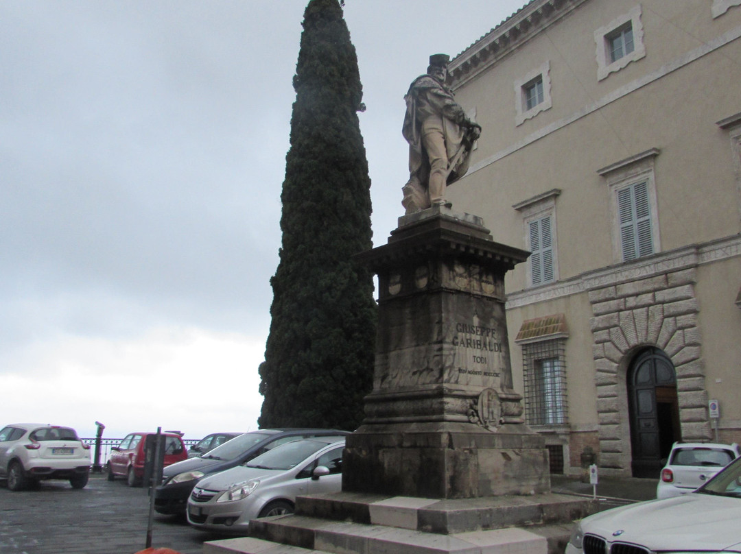 Monumento a Giuseppe Garibaldi-托迪必去景点
