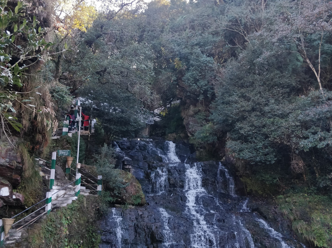 Elephant Falls景点图片