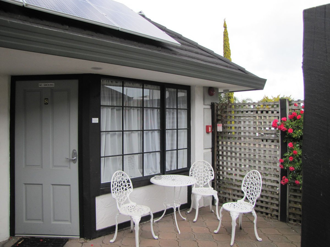 Tudor Lodge Motel主图