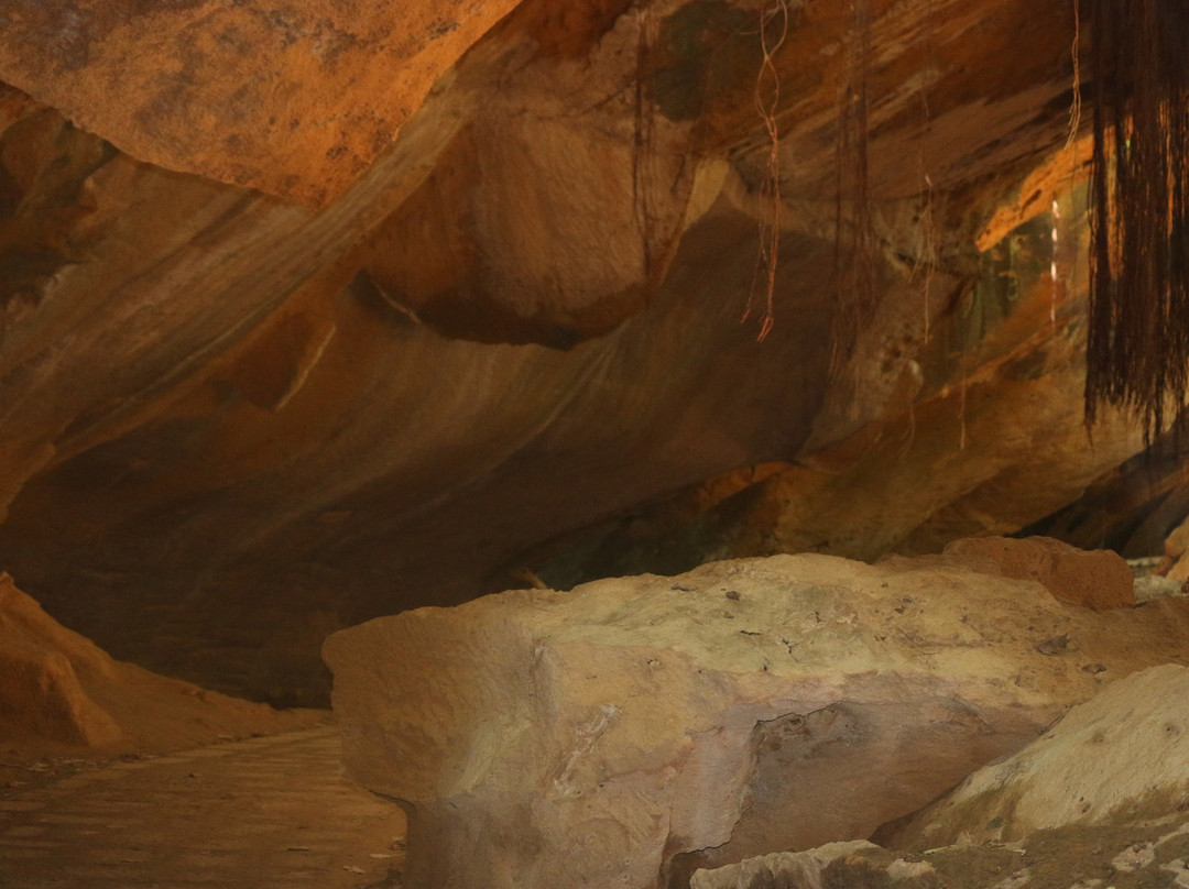Naida Caves景点图片