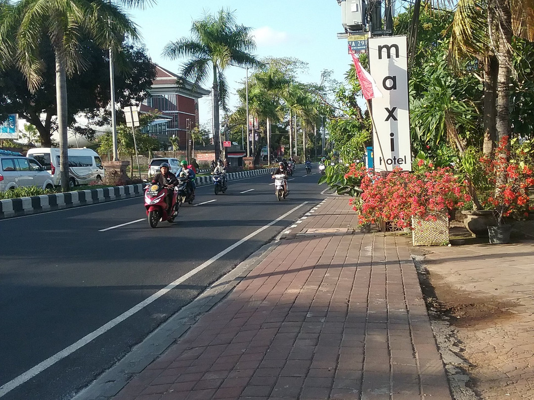 Maxi Hotel Kedonganan主图