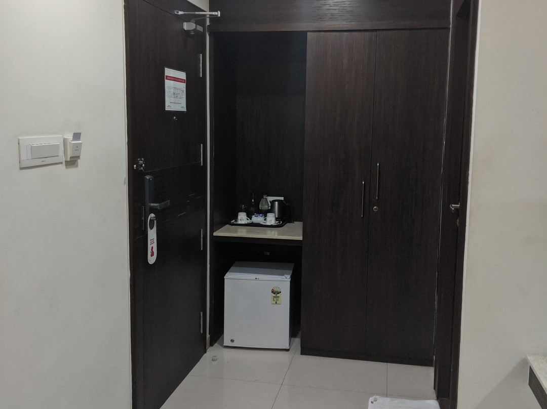 Holiday  Residency主图