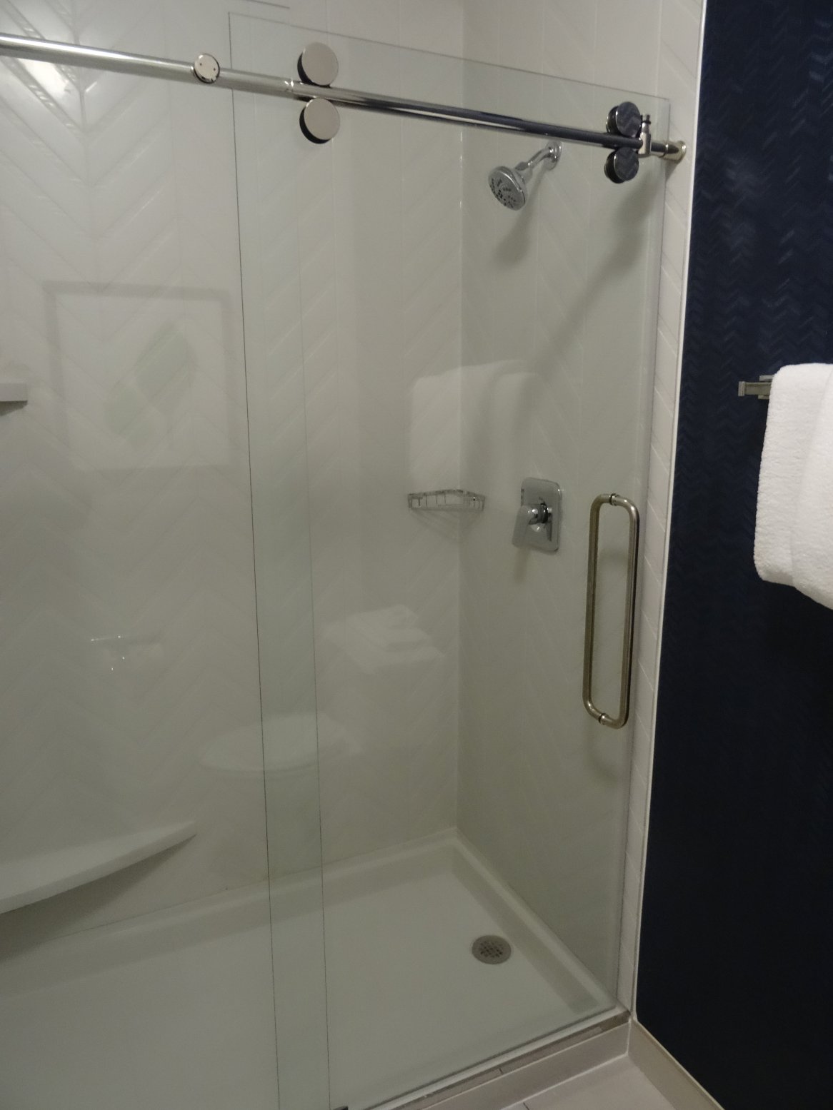 Fairfield Inn & Suites Chicago Naperville-浴室