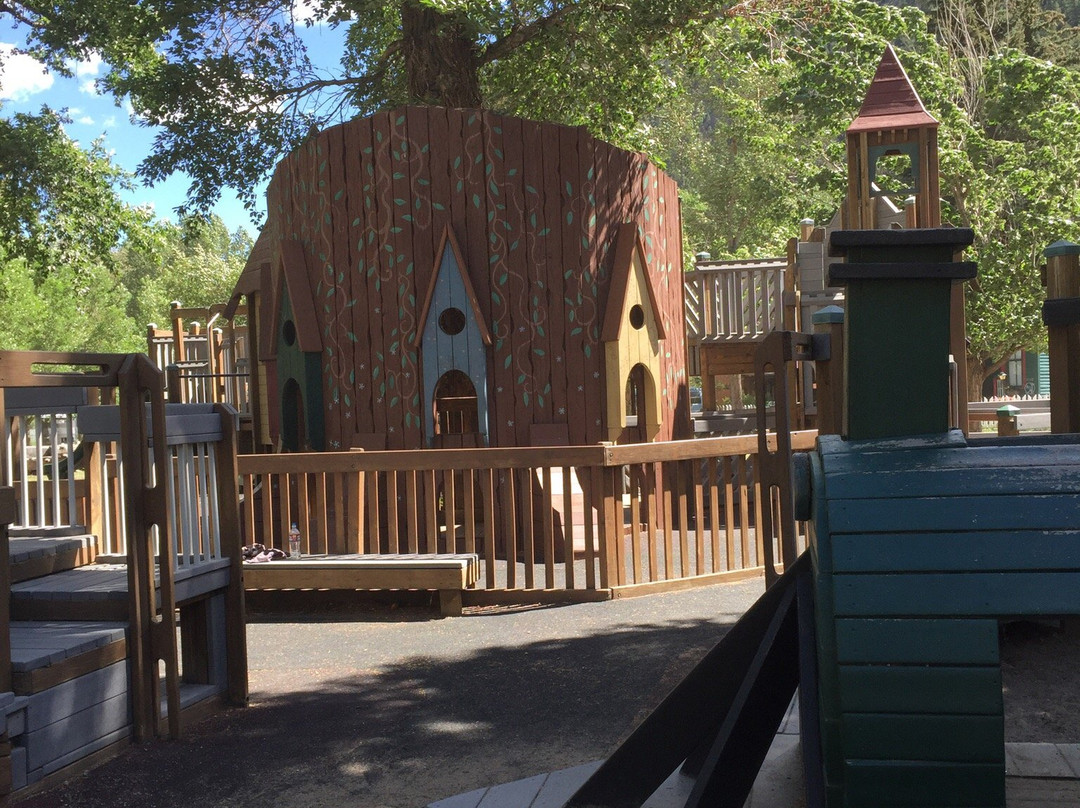 Foster's Place Playground景点图片