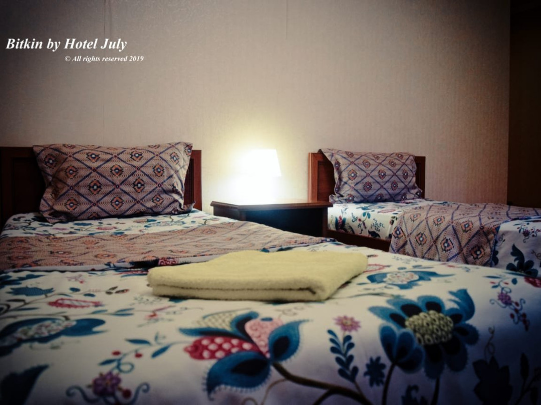 July Hotel主图