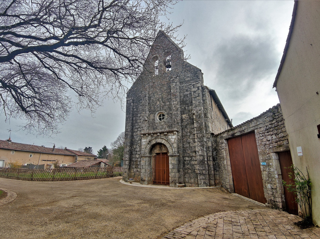 Église Saint Laurent De Les Adjots景点图片