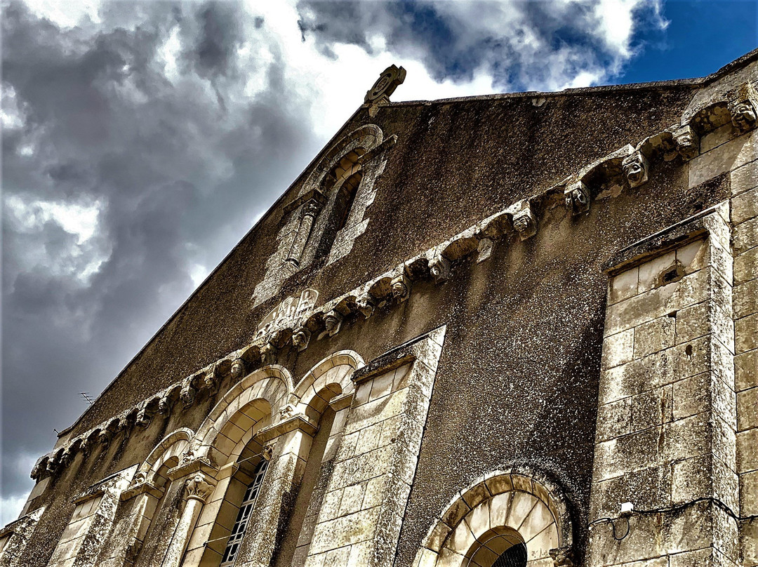 Eglise Notre-Dame-Bouresse必去景点