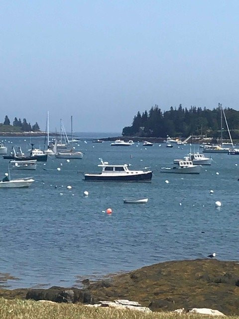 East Wind Inn & Suites主图