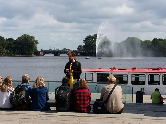 Robin and the Tourguides