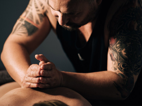 Massage and Energy Therapy-锡切斯必去景点