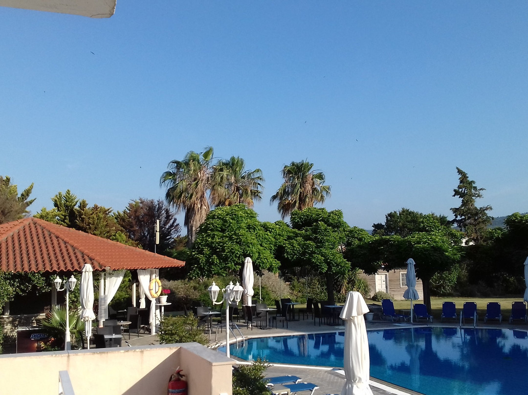 莉莉安乡村酒店主图