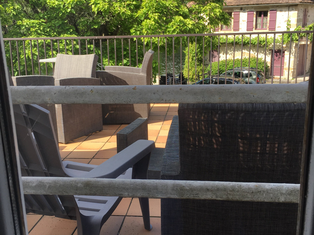 碧波荡漾酒店主图