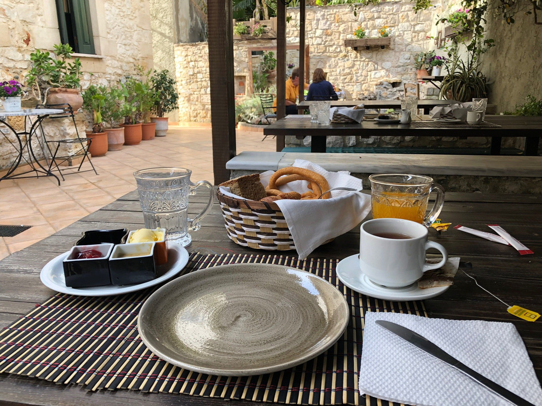 Hibiscus Hotel主图