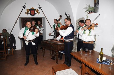 Zamecke Sklepy Straznice-Straznice必去景点