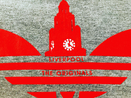 Hat scarf or a badge-利物浦必去景点