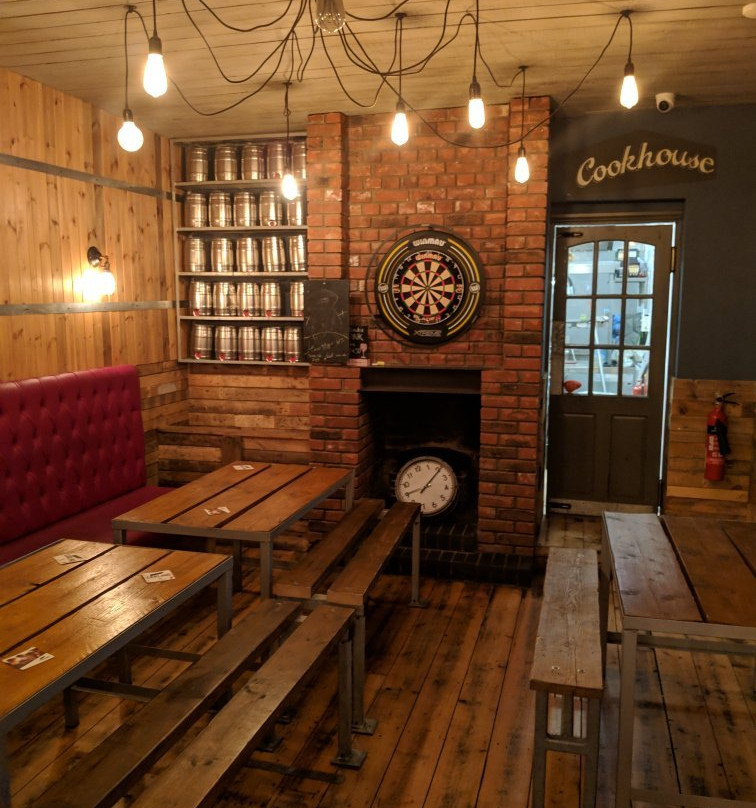 Great Bridge旅游景点-Sow and Pigs