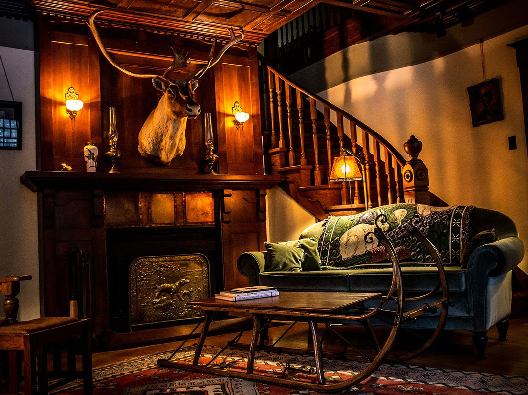 The Craftsman House主图