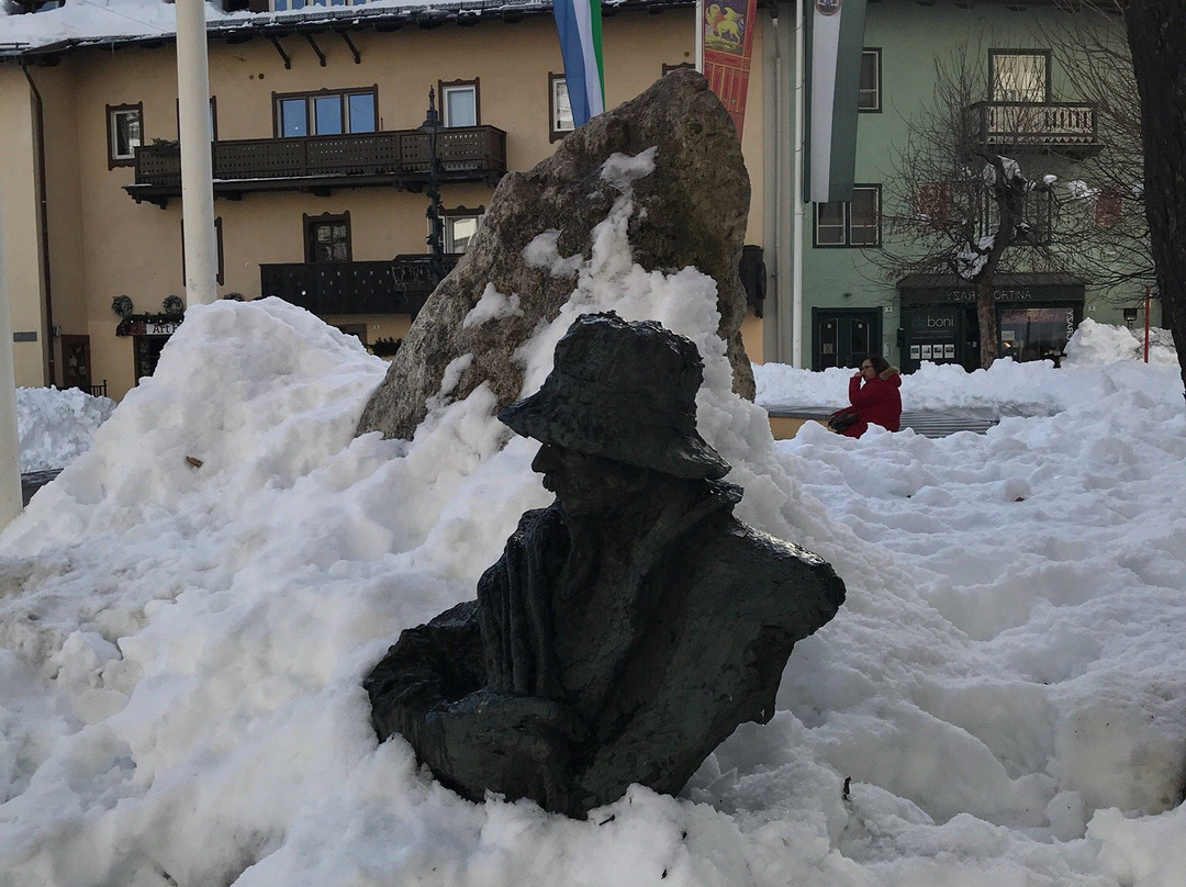 Busto di Angelo Dibona