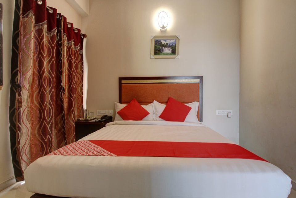 OYO 76570 New Fort Premium