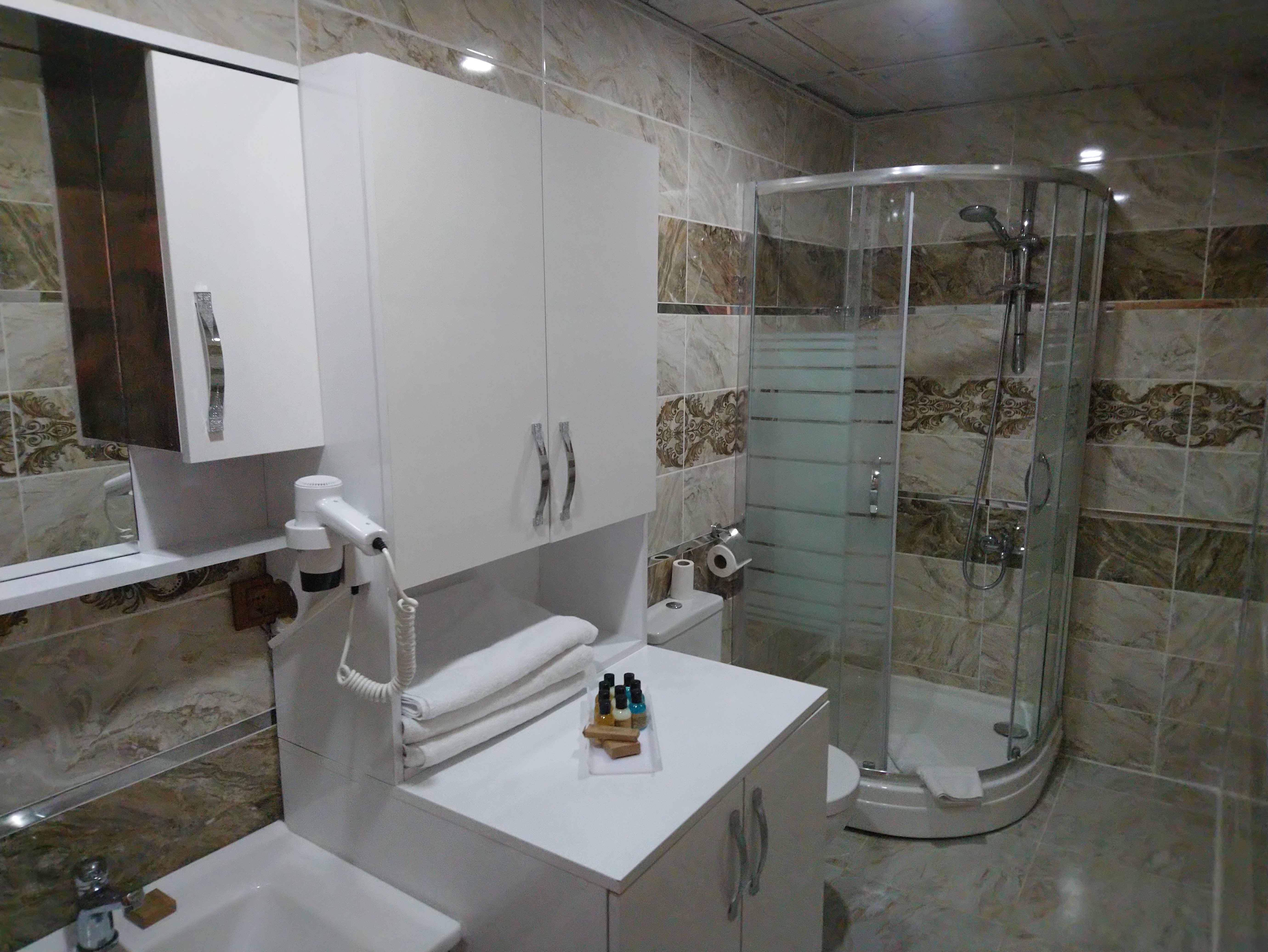 Corner Hotel Van-浴室