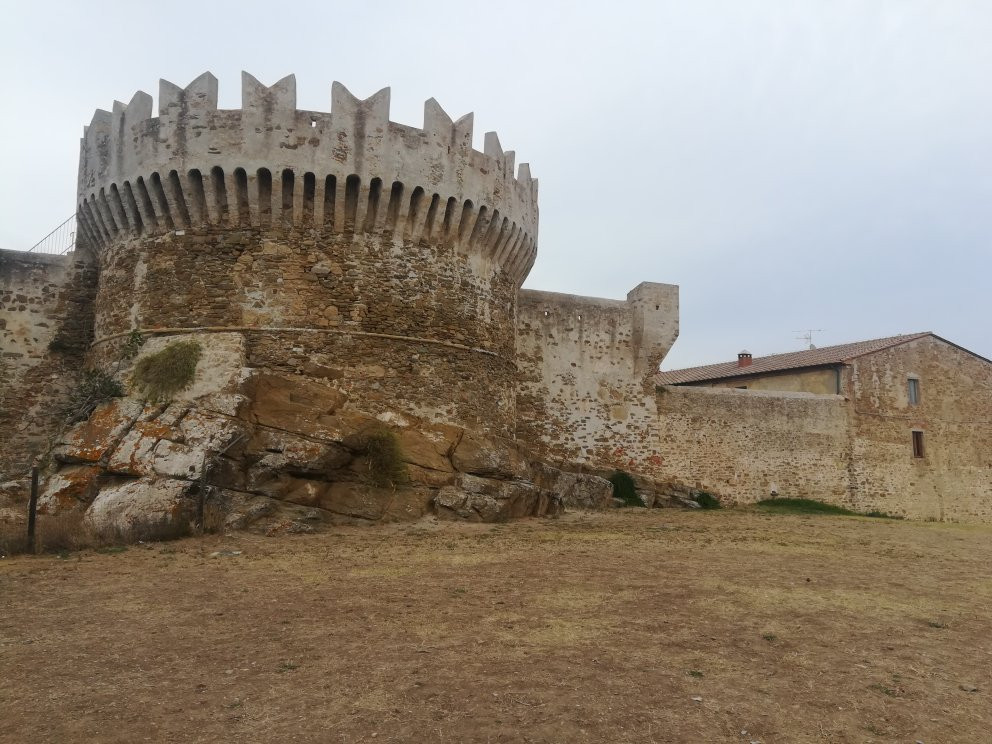 Torre Medievale e Rocca Degli Appiani景点图片