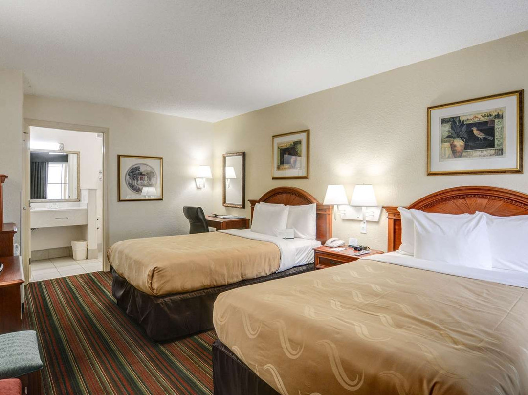 比尔特莫尔东凯艺套房酒店主图