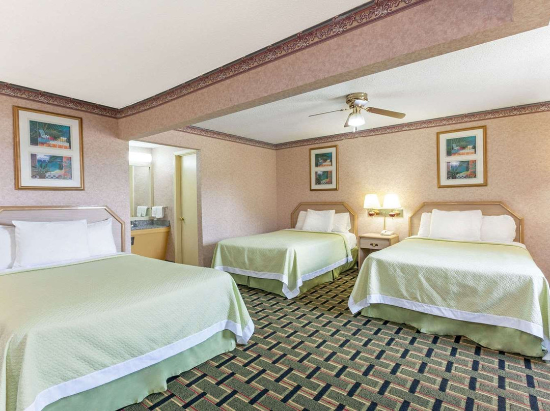 Days Inn by Wyndham Holladay主图