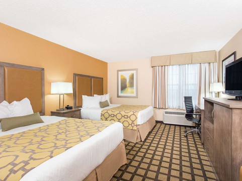 普利茅斯呗盟套房酒店主图