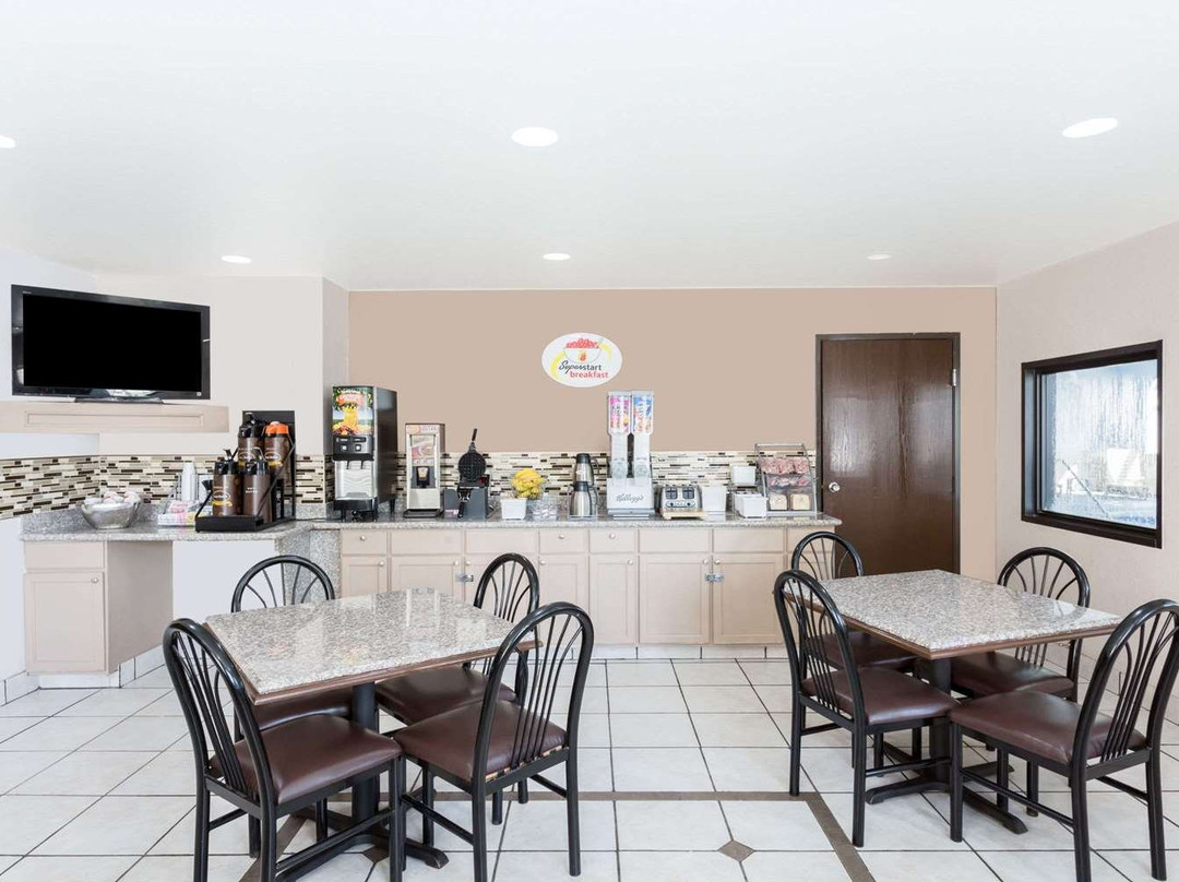 Super 8 by Wyndham El Dorado主图