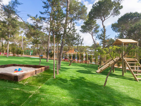 瑟斯尤法比特斯出租公寓及餐厅主图