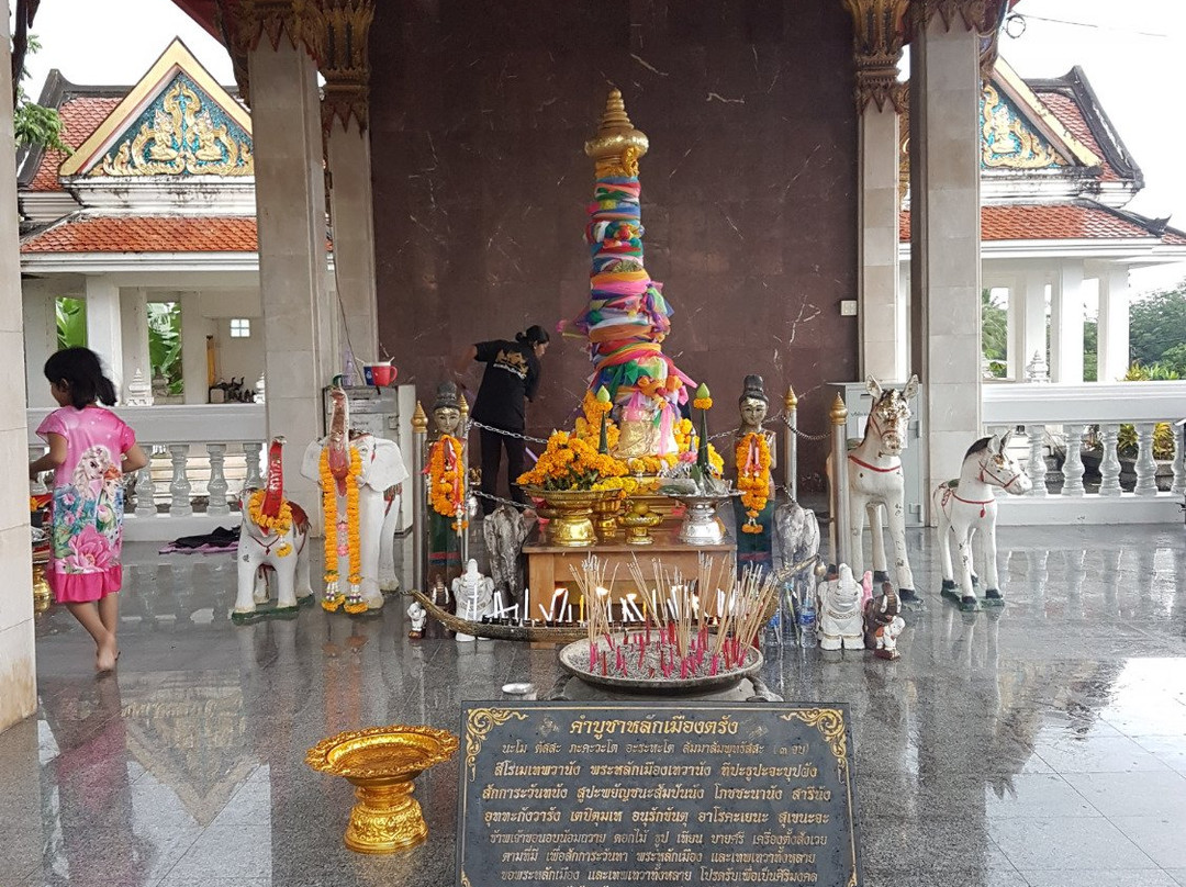 Trang City Pillar Shrine景点图片