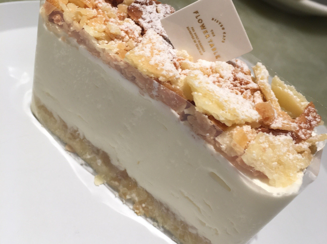 ビストロカフェ ザ フラワーテーブル