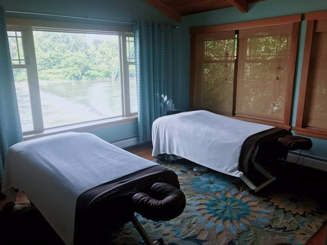 Knead Relief Massage-Vestal必去景点