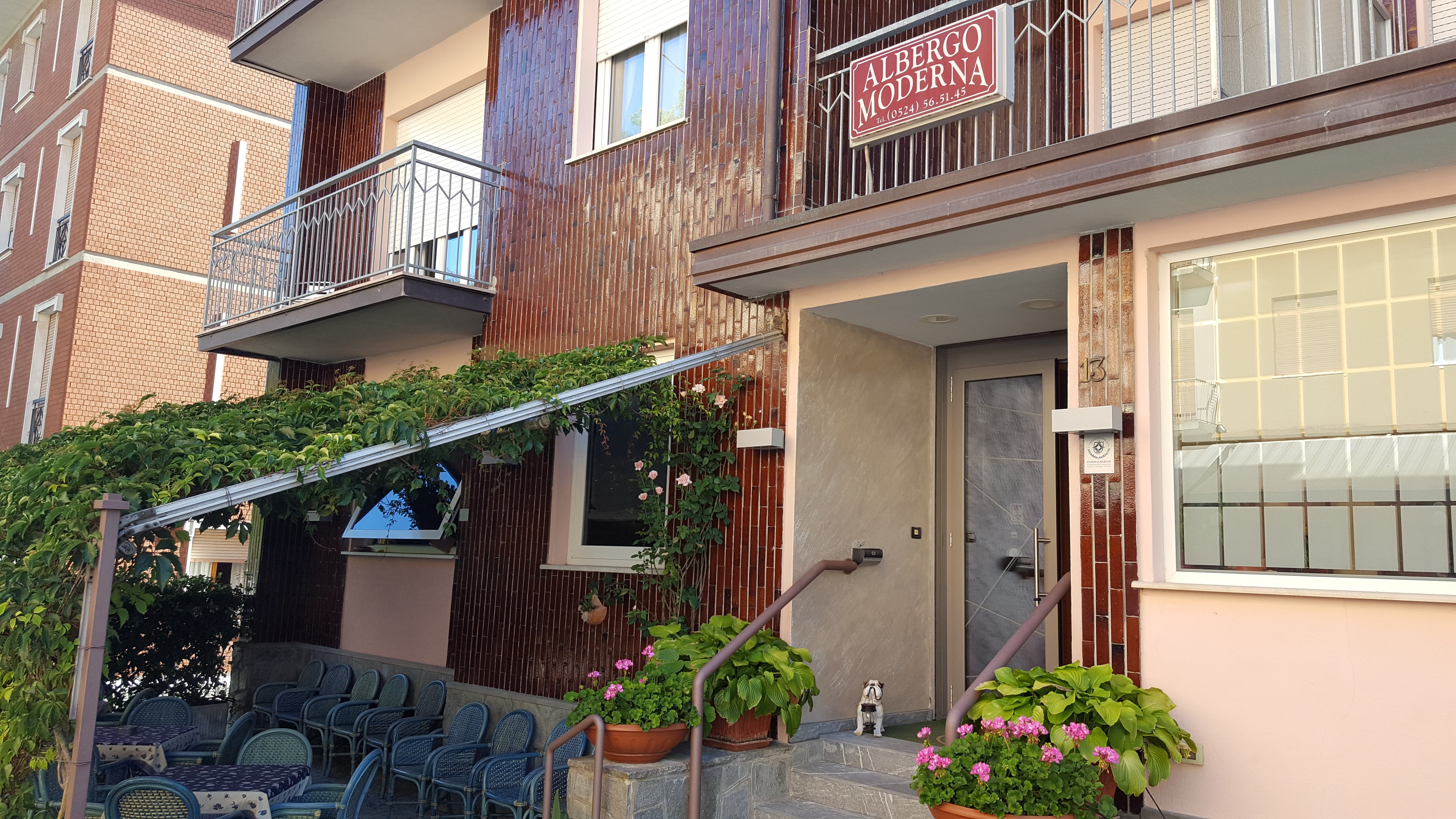 Albergo Moderna-官方