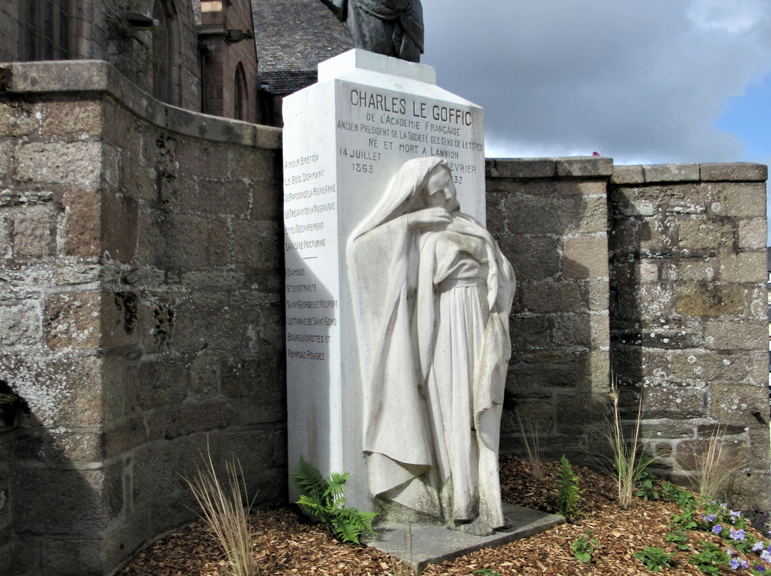 Monument à Charles Le Goffic-拉尼翁必去景点