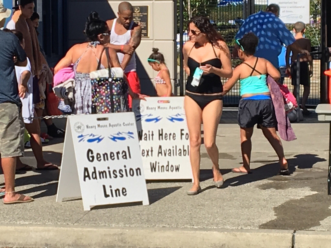 Henry Moses Aquatic Center-伦顿必去景点