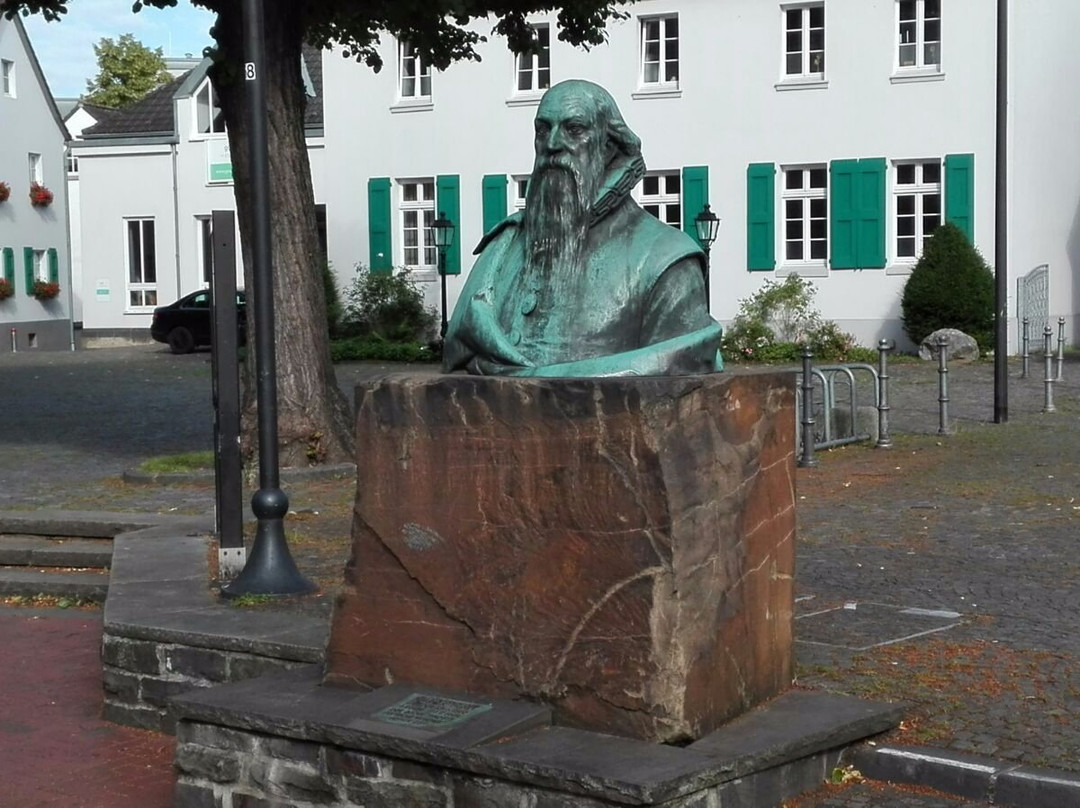 Bust of Wilhelm Fabry-希尔登必去景点