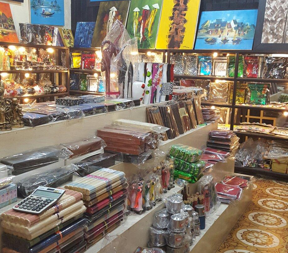Phuoc Thinh Souvenir Shop-会安必去景点