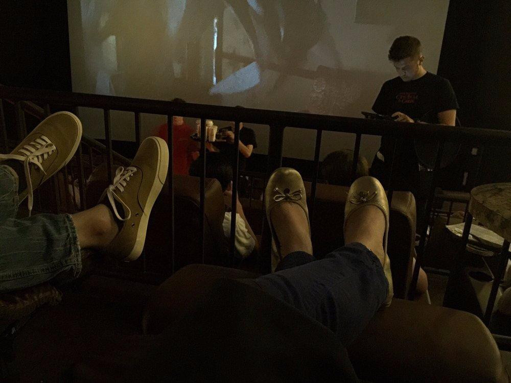 Frank's Theatres Cinebowl & Grill-卡瑞必去景点