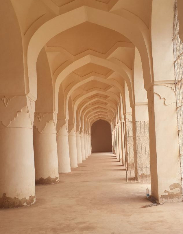Solah Khamba Mosque景点图片