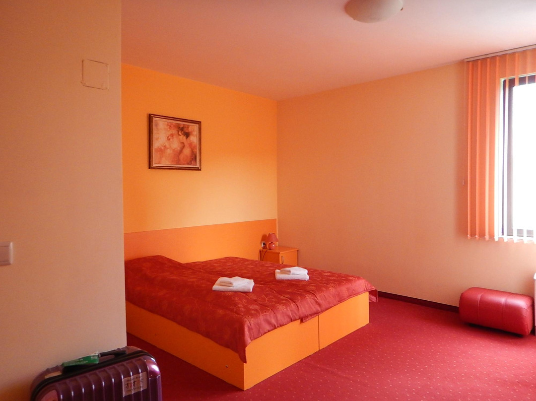 塔诺瓦酒店主图