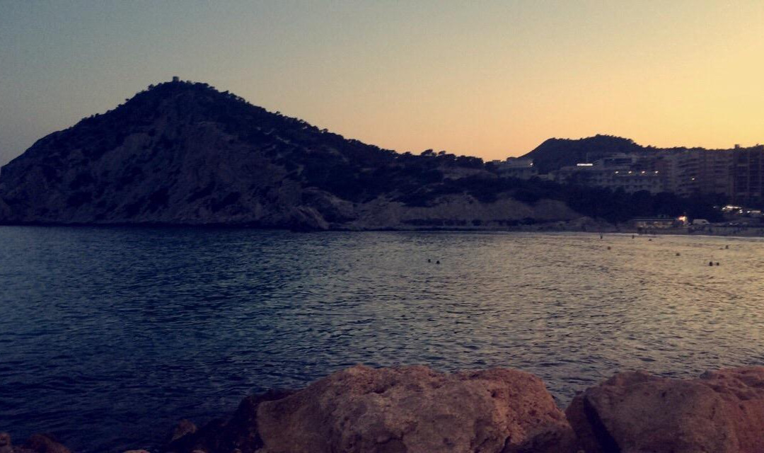 Platja de La Cala de Finestrat景点图片